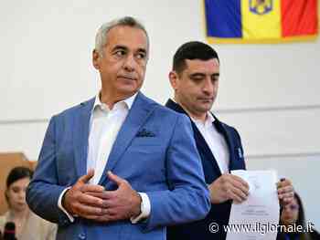 Romania, il leader di ultradestra Simion in testa: pronto a nominare Georgescu presidente