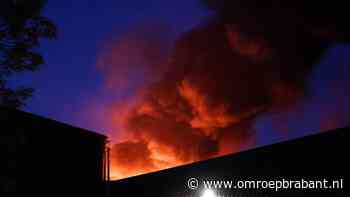 Zeer grote brand op industrieterrein in Dongen