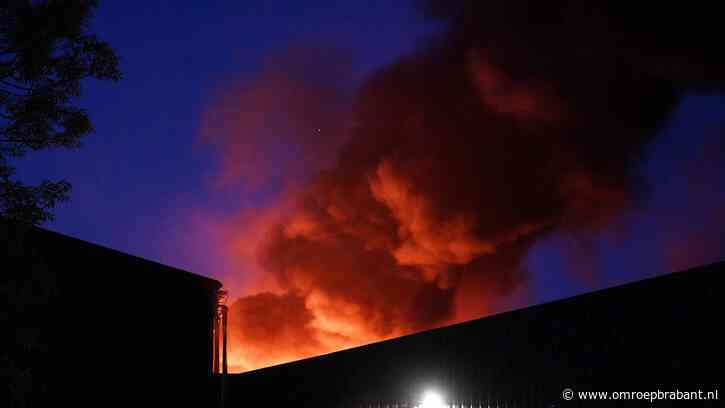 Grote uitslaande brand in schoenenfabriek