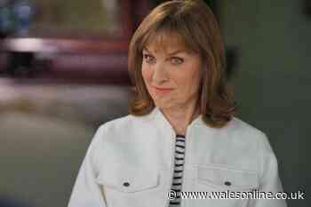 BBC Antiques Roadshow's Fiona Bruce brilliant reaction to 100-year-old veteran's saucy remark as show marks VE Day with sweet format change