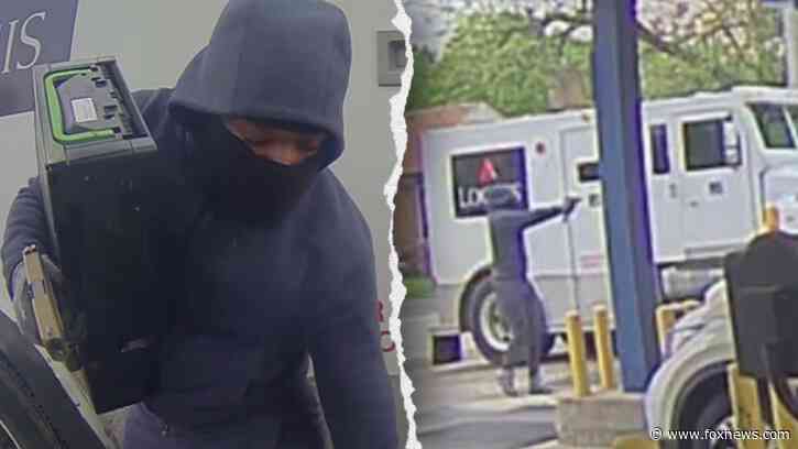 Crew of armed gunmen rob armored truck outside of Chicago-area bank in broad daylight