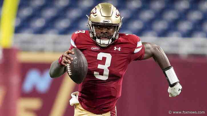 UFL star Bryce Perkins avoids defenders for incredible touchdown