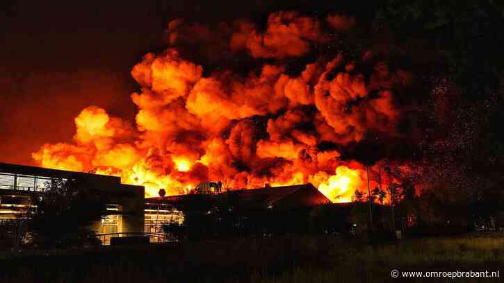Pand Ecco Leather gaat in vlammen op, tonnen aan chemicaliën verbrand