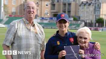 Parents' 20-year fight for professional women's cricket team