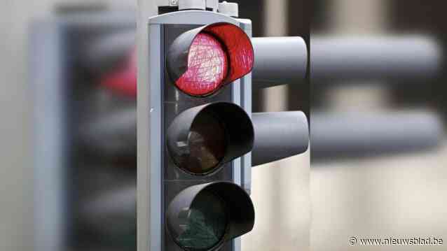 Proefproject verkeerslichten op kruispunt Mechelbaan – Fruithoflaan gaat van start: “Evaluatie na drie maanden”