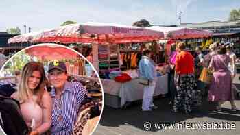 Perla Bella, het kraam dat marktmode weer hip maakt: “Vroeger verkochten we ‘oudevrouwenkleren’, nu kopen moeder en dochter bij ons”