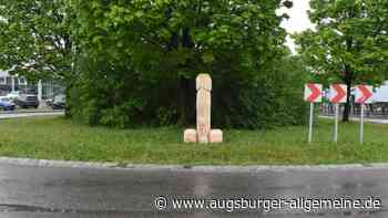 Plötzlich steht ein Holzpenis im Kreisverkehr