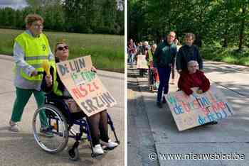 Vzw’s houden actie om tijdelijke bushalte permanent te maken: “Anders moeten onze cliënten 2,5 kilometer stappen naar de dichtstbijzijnde halte”