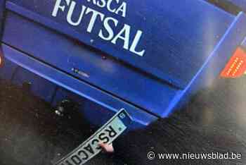 Hooligans stelen gepersonaliseerde nummerplaat van busbedrijf: “Geef terug, want dit is een dure grap”