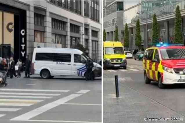 Brusselse politie doet 21 preventieve arrestaties bij protest tegen “racisme en beleid van regering”: “Gooiden met projectielen om controle te ontlopen”
