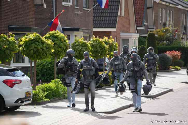 (foto’s en video) Grote politieactie Apeldoorn: DSI valt panden binnen