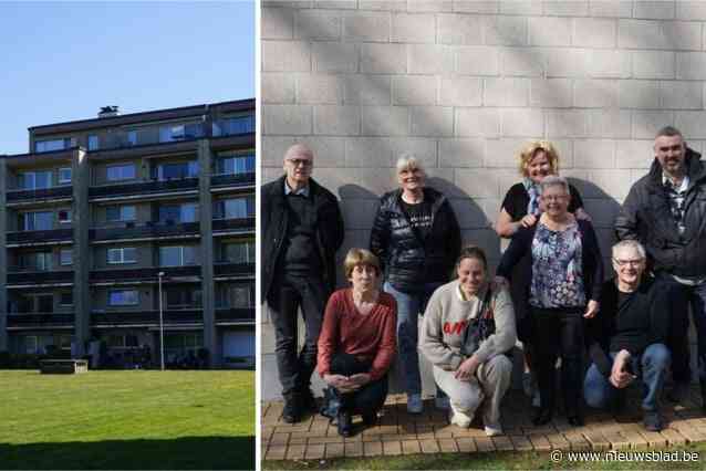 Boze bewoners flatgebouw vechten verplichte renovatie aan: “Mensen zijn bang van te hoge kostprijs en verkopen in paniek hun appartement”