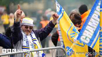 Thousands of fans celebrate Leeds United promotion