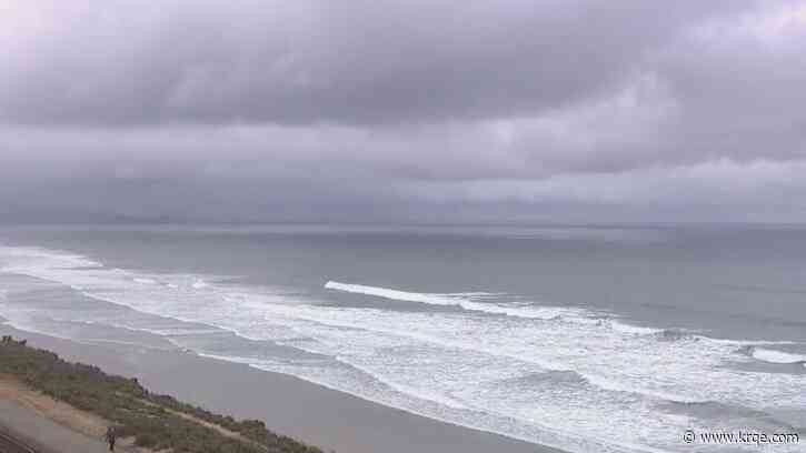 'A mass casualty incident': At least 3 dead as boat washes up on California beach