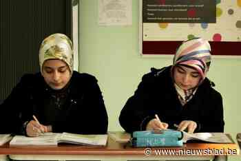 Moslims verbolgen over hoofddoekenverbod in Oost-Vlaanderen: “Dit pestbeleid kunnen we niet slikken”