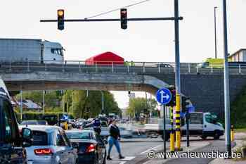 Motorrijder (38) uit Lier in levensgevaar na zware klap op R6 in Mechelen