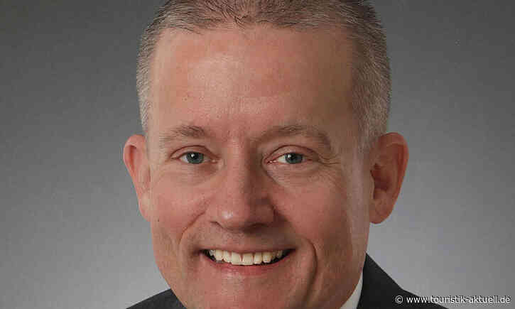 LOT Polish Airlines holt Udo Clemens an Bord