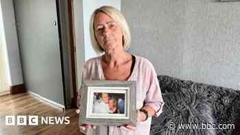 Infected blood family 'angry' after  payout delay