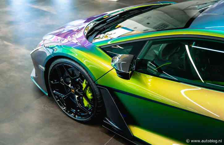 Lamborghini met vreemdste fabriekskleur ooit staat gewoon te koop in Nederland
