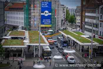 Riesenbanner des DSC auf Jahnplatz