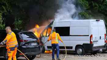 Kleintransporter aus Kreis Mühldorf geht in Bad Reichenhall lichterloh in Flammen auf