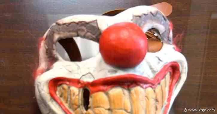 Neighbor pins down chainsaw-wielding man in clown mask, footage shows