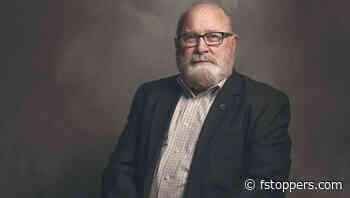 How to Pose People Naturally: Proven Advice for Portrait Sessions