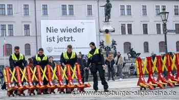 Neues Transparent am Augsburger Rathausplatz