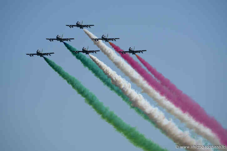 Incidente delle Frecce tricolori a Pantelleria: ferito il pilota. In un video la collisione tra i due aerei