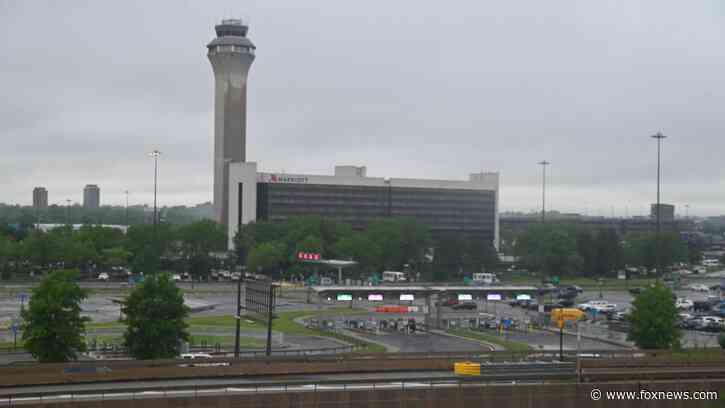 Astounding new audio shows air traffic controllers reacting to FAA tech outage: 'This is a serious issue'