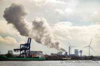 Grote hoeveelheid stookolie gelekt in kanaal Gent-Terneuzen, vermoedelijk van bij ArcelorMittal