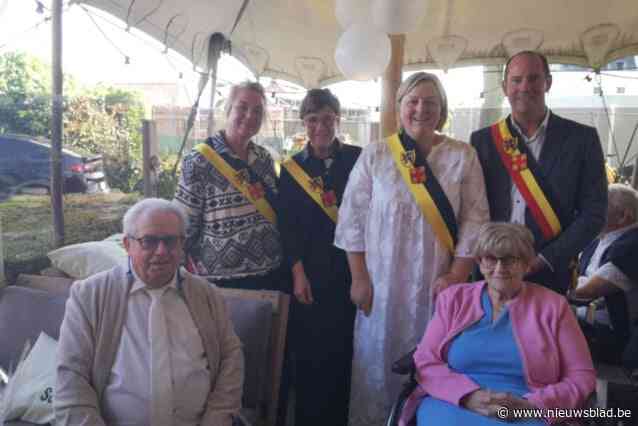 Adriën en Dina zijn 60 jaar getrouwd: “We kaarten nog elke avond”