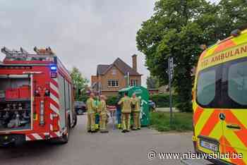 Man zit met hoofd vast in kledijcontainer, brandweer wordt ingeschakeld om hem te bevrijden