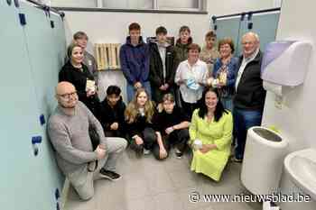 Leerlingen ontwerpen dispensers in strijd tegen menstruatiearmoede: “Echt een verschil in het dagelijkse leven van meisjes”