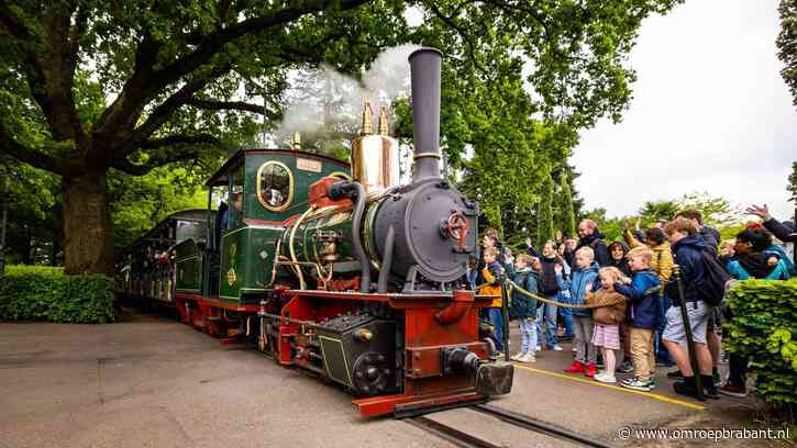 Historische Efteling-locomotief blaast nu groene stoom