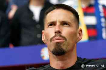 Opvallende toeschouwer bij Ajax-training: Farioli en Kaplan begroeten Hamsik