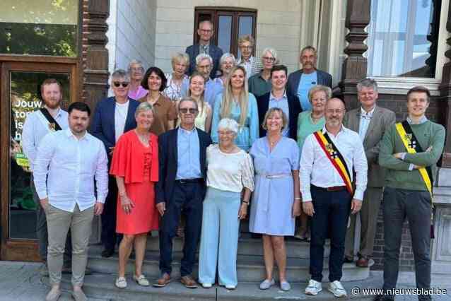 Diamanten echtpaar officieel gehuldigd
