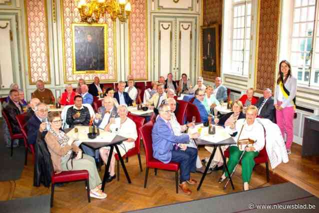 Zestien echtparen vieren samen hun huwelijksverjaardag