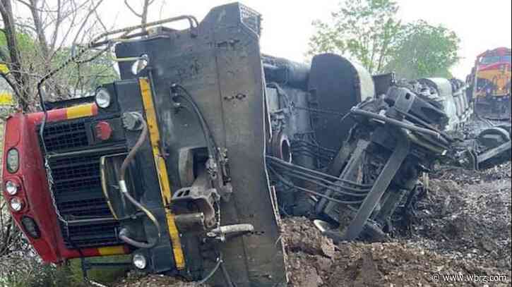 State troopers, Avoyelles Parish deputies close La. 1, evacuate nearby area after train derails