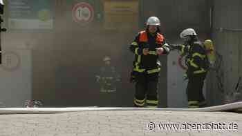 Auto brennt in Tiefgarage – starke Rauchentwicklung