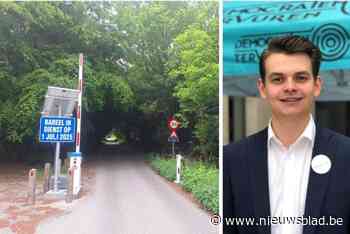 Slagboom tegen sluipverkeer staat er al een jaar, maar zou pas vanaf juli gebruikt worden: “Problemen met de batterij”