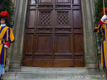 Si chiude il portone: i cardinali restano soli nella Cappella Sistina per il voto