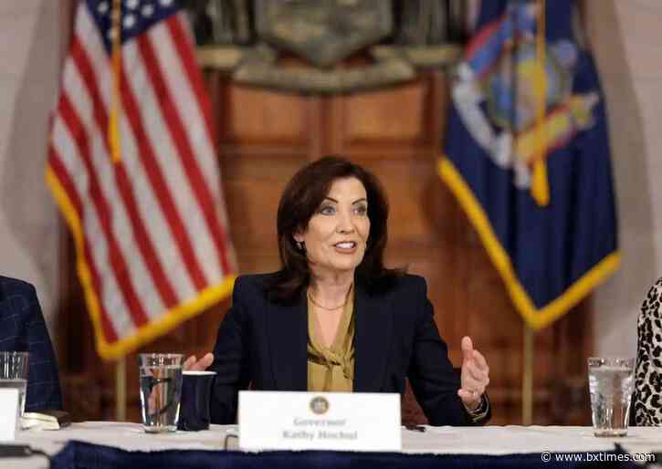Hochul announces school cellphone ban to start this fall
