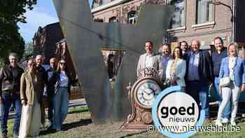 Kunstwerk op Tongerse antiekmarkt ingehuldigd