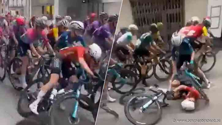 Bizarre val Van Alphen in Vuelta: toeschouwer struikelt en valt in peloton