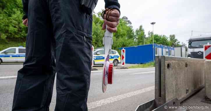 Dobrindt kündigt Zurückweisung auch von Asylsuchenden an