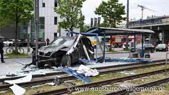 Großeinsatz in München: Autofahrer in Haltestelle gefahren – sieben Verletzte