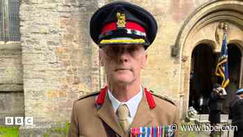 Cynnal gwasanaeth yng Nghaerdydd ar drothwy diwrnod cofio VE