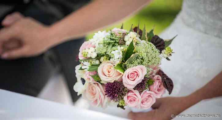 In Kooperation mit SV 98, Jagdschloss Kranichstein und Stiftung Hessischer Jägerhof: Wissenschaftsstadt Darmstadt bietet künftig Trauungen im Merck-Stadion am Böllenfalltor und Jagdschloss an