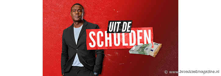 John Williams helpt gezinnen met geldstress in nieuwe RTL-serie Uit de Schulden